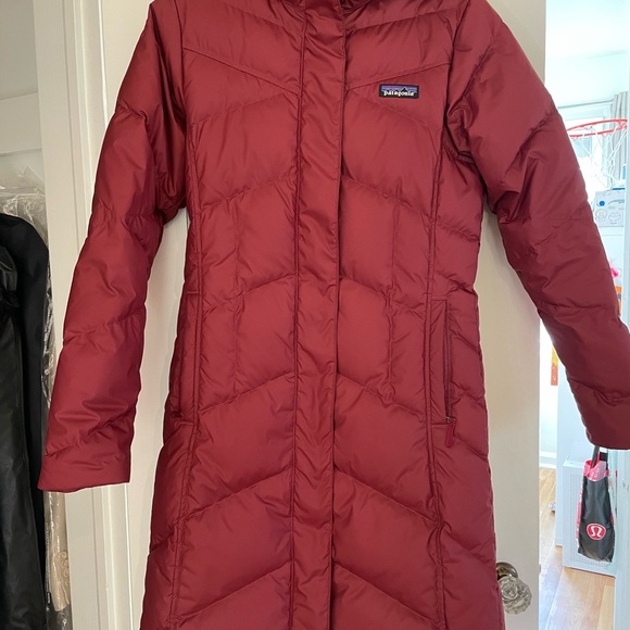 Patagonia down with it parka in Oxide red XS - Picture 3 of 11